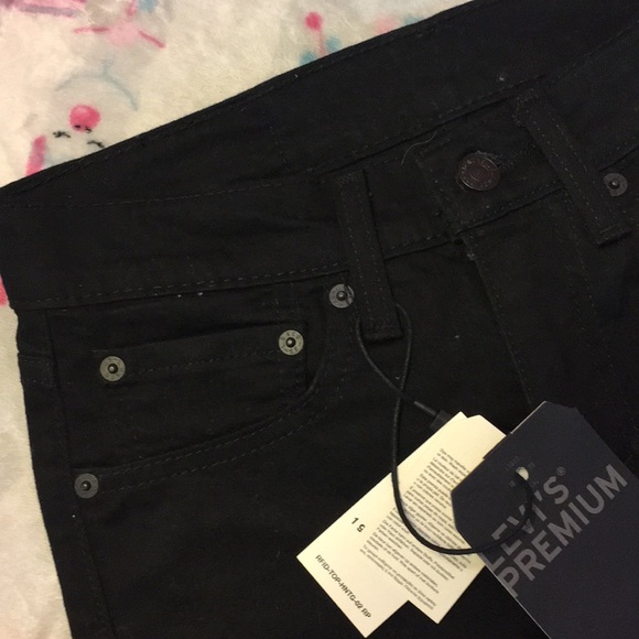 Black, Levi’s skinny jeans. 🖤 - Picture 2 of 3